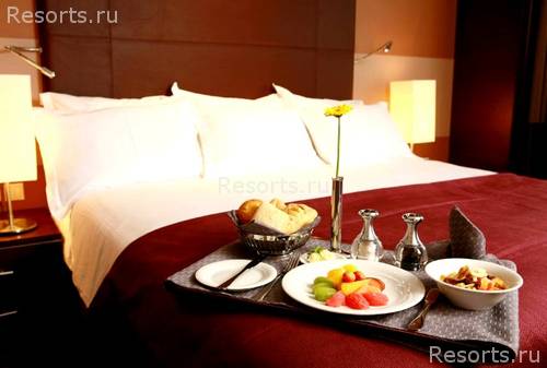 Holiday Inn Hotel 4
